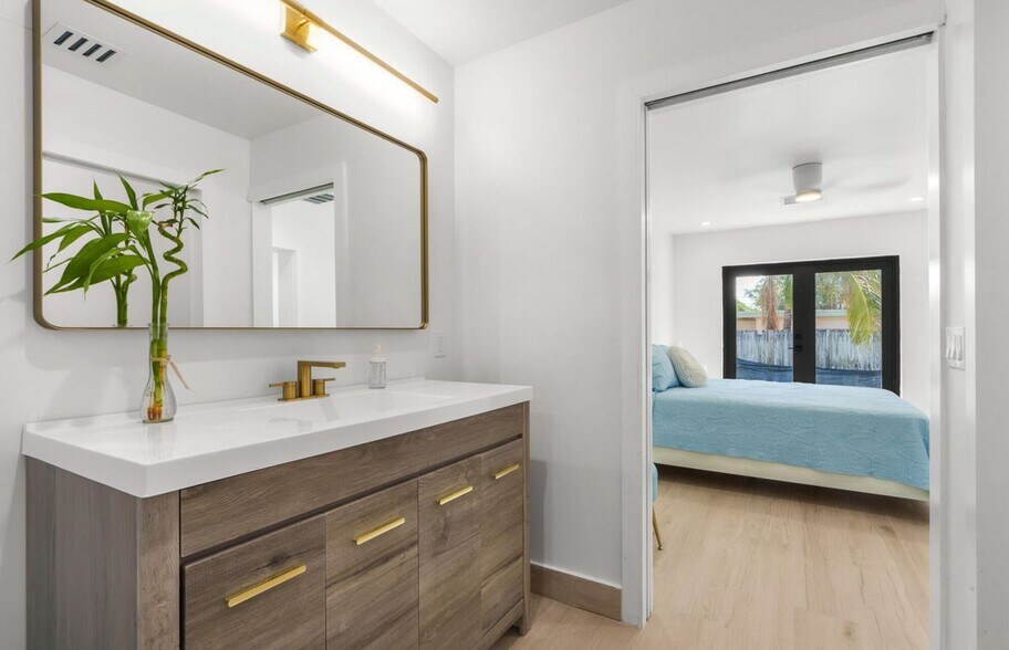 Building Photo - 303 De Carie St