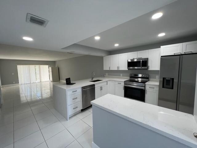 Building Photo - 16411 Blatt Blvd