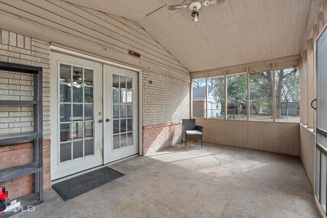 Building Photo - 2726 W Cavett Dr
