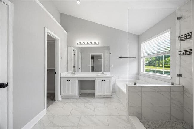 Building Photo - 1650 Huntcrest Way SW
