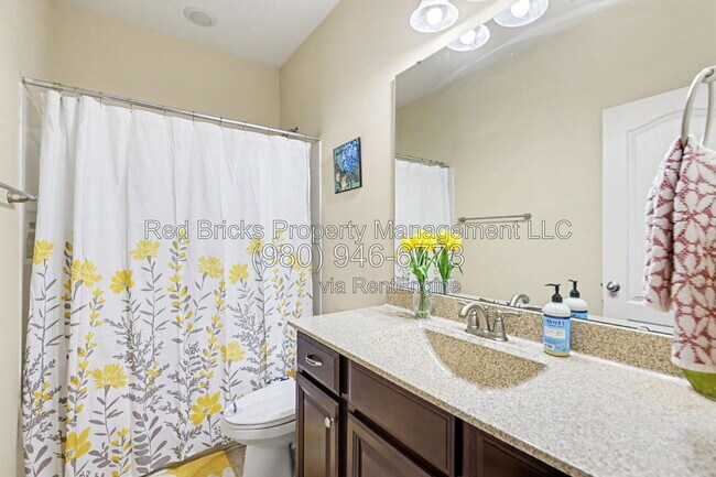 Building Photo - 747 Coralbell Way
