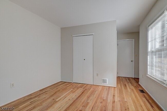 Building Photo - 326 Araneo Dr