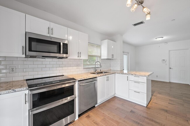 Building Photo - 4631 Brook Dr