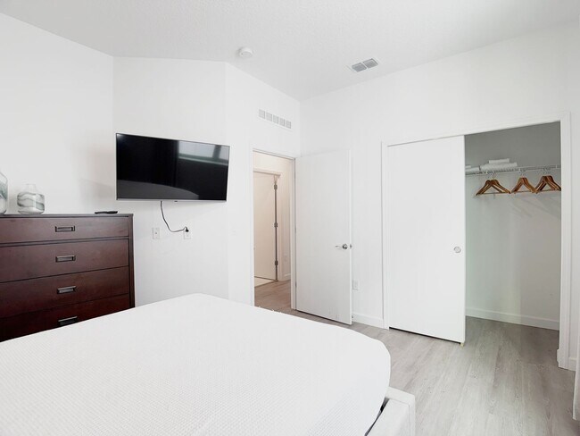Building Photo - 332 Famagusta Dr