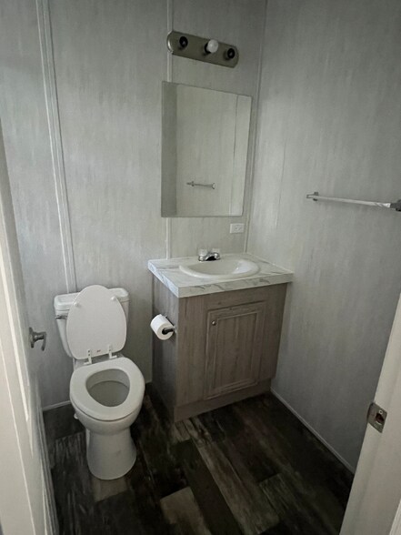 Building Photo - 5330 SE 35th Ct