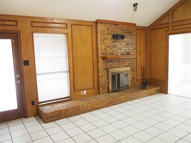 Building Photo - 924 Summer Trail