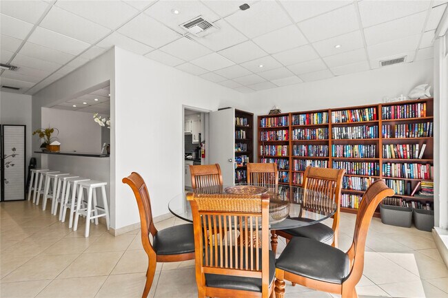 Building Photo - 800 SE 20th Ave