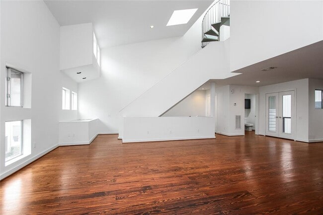 Building Photo - 319 Sydnor St