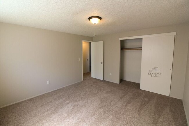 Building Photo - 1409 W 14th Ave