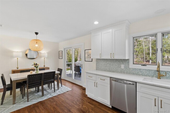Building Photo - 135 Pembroke Dr