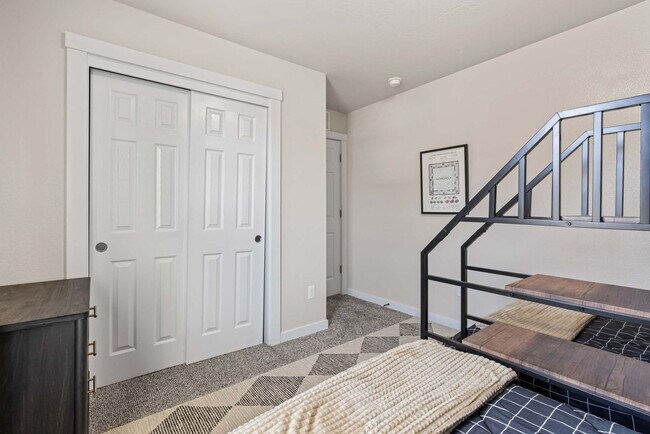 Building Photo - 3173 S Mystic Seaport Ave