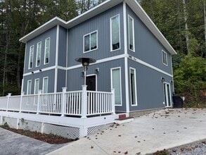 Building Photo - 3402 Birds Creek Rd