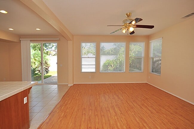 Building Photo - Spacious 5 Bedroom Family Home in Rancho del Oro!
