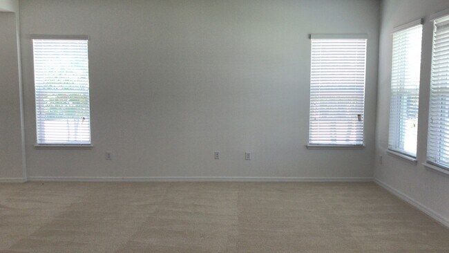 Building Photo - 5 Bedroom at West side Village at Heart of Windermere