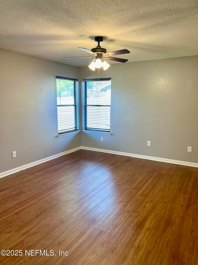 Building Photo - 7820 Collins Ridge Blvd E