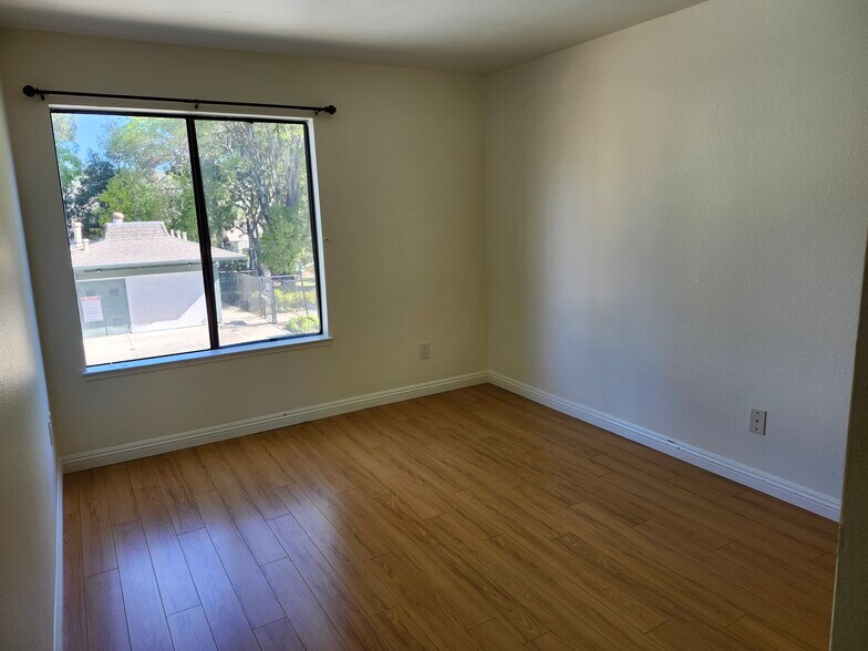 Building Photo - 40425 Chapel Way