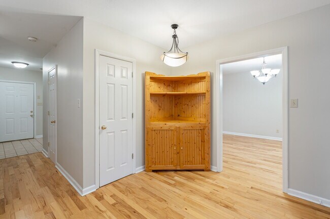 Building Photo - 8815 Brucewood Ln