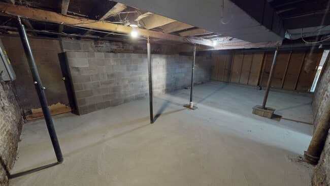 Building Photo - 233 S Hamilton Ave