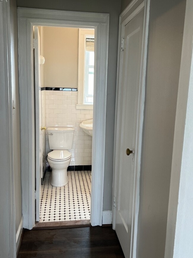 Building Photo - 122 W 39th St