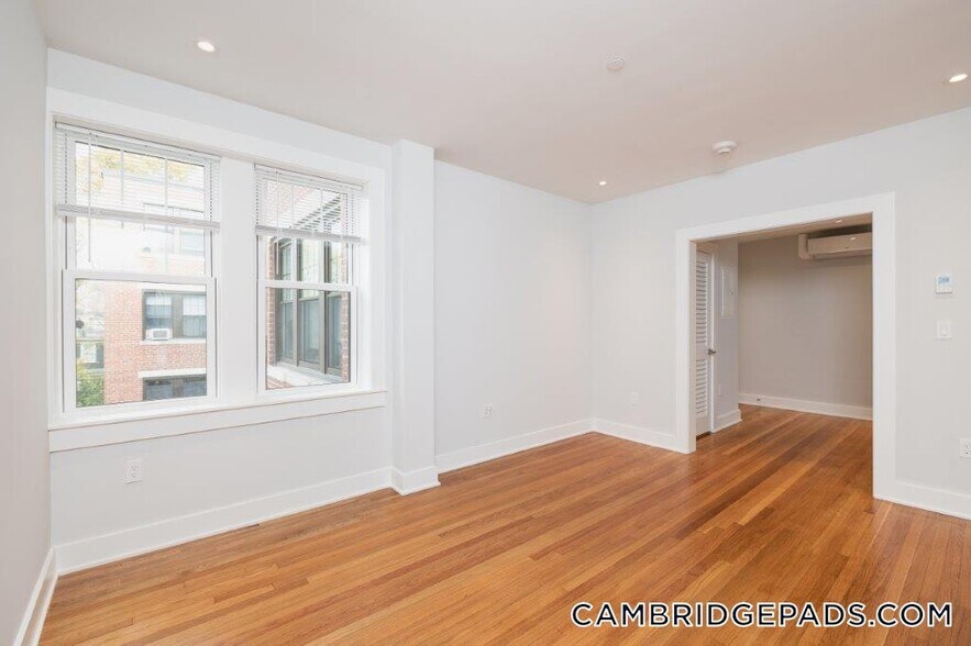 Building Photo - 17 Forest St