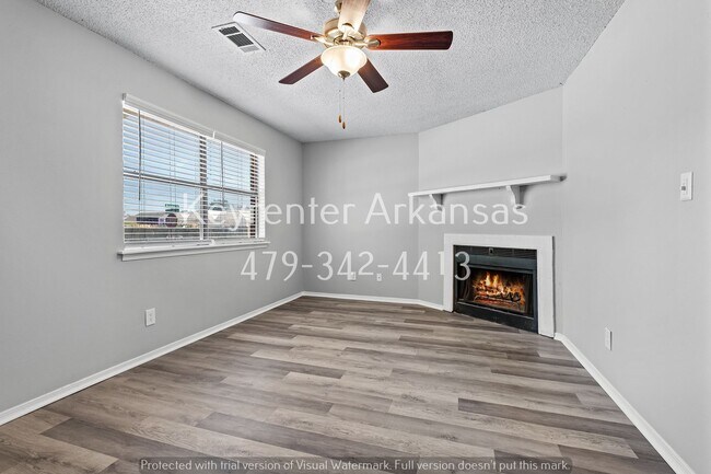 Building Photo - Cozy 2 Bedroom Duplex with Fireplace & Spacious Backyard!