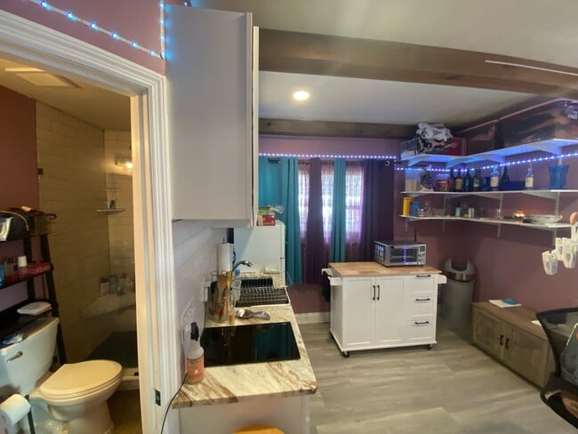 Building Photo - 228 Hawthorne Rd