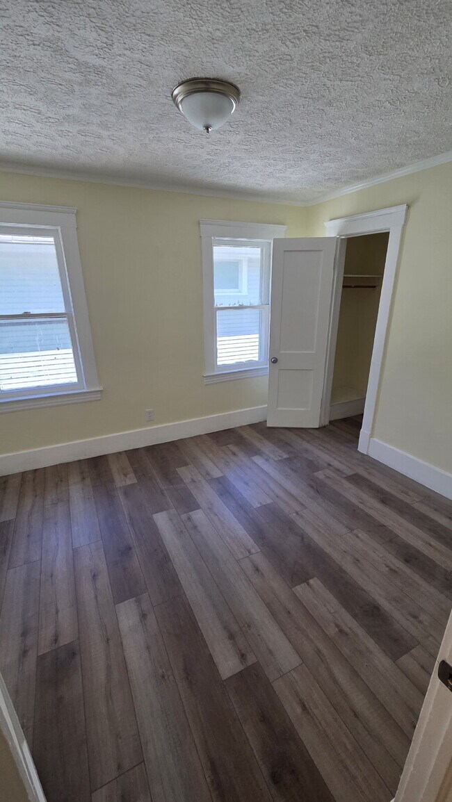 Building Photo - Spacious 3-Bedroom Duplex in Old Brooklyn