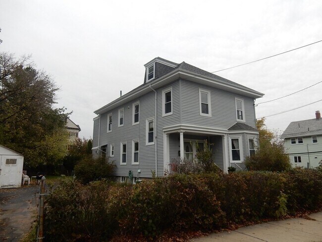 Building Photo - 82 Dustin St