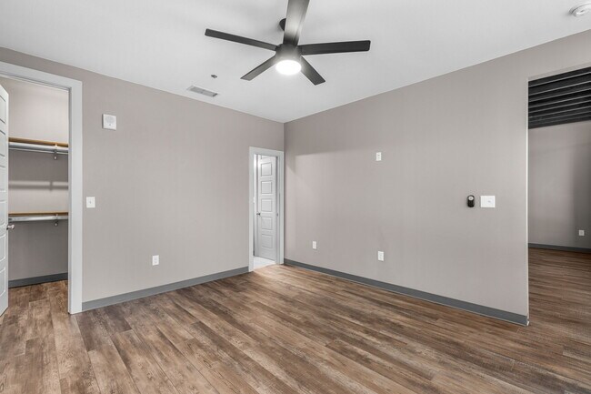 Building Photo - 901 9th St