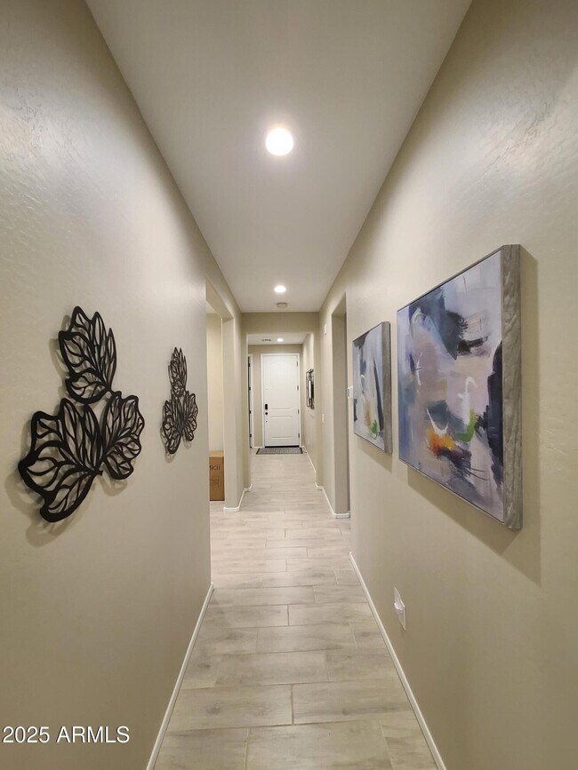 Building Photo - 1666 E Lee Dr