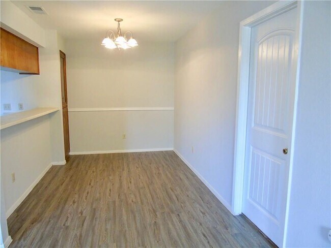 Building Photo - 10616 Mellow Meadows