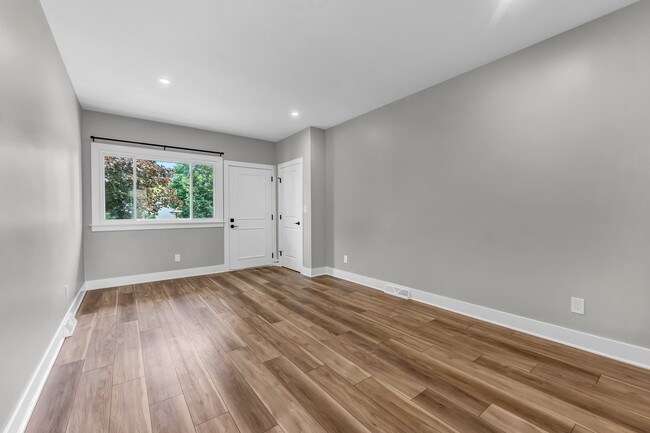 Building Photo - 52 Sebring Dr