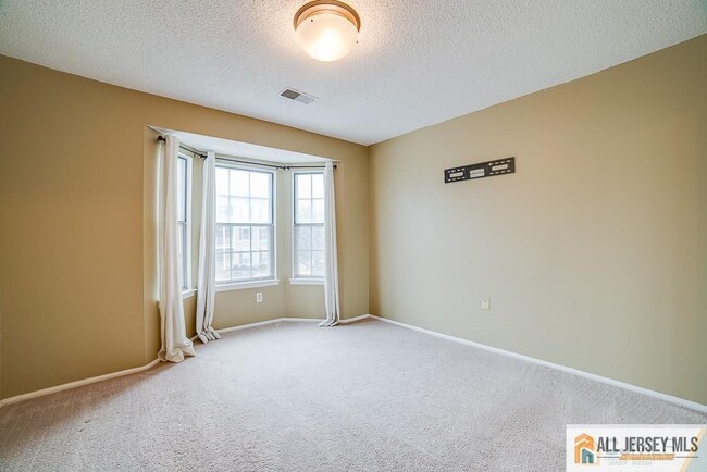 Building Photo - 115 Albury Way