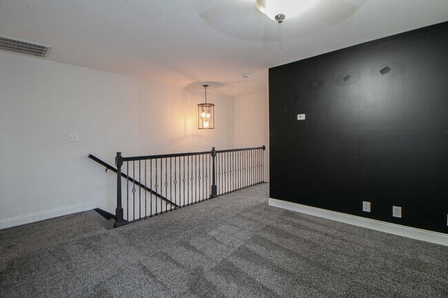 Building Photo - 607 Anderson Dr