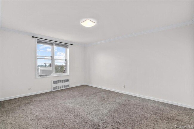 Building Photo - 1 Oakridge Pl