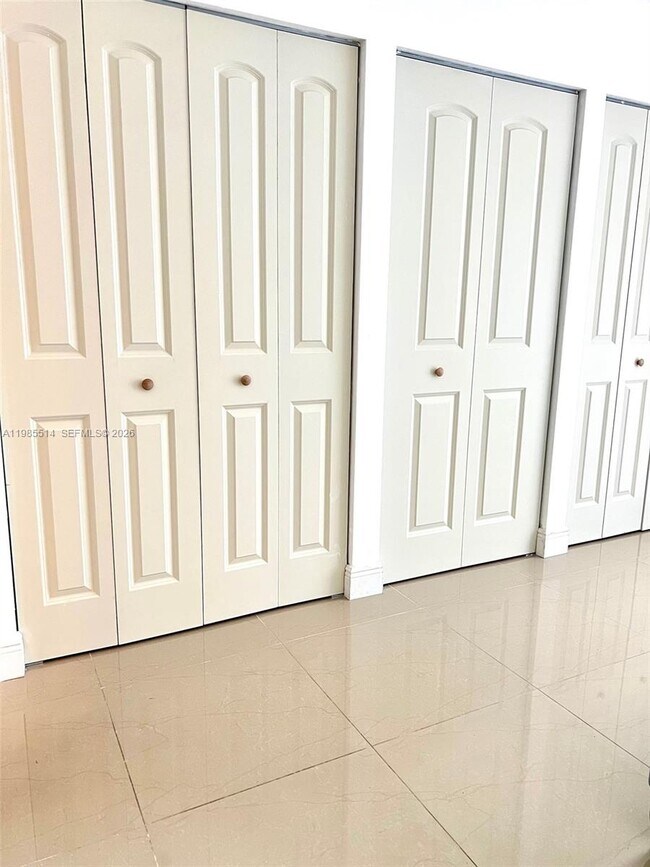 Building Photo - 6866 NW 173rd Dr