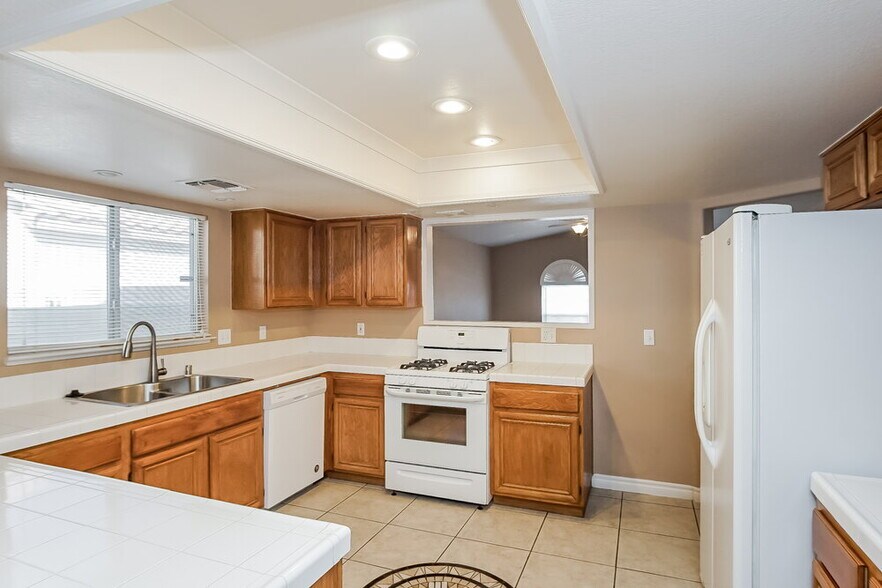 Building Photo - 7125 W Tropical Island Cir