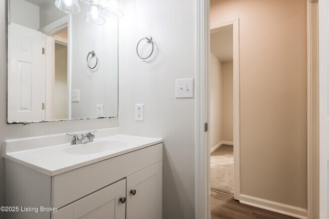 Building Photo - 257 S Shore Dr