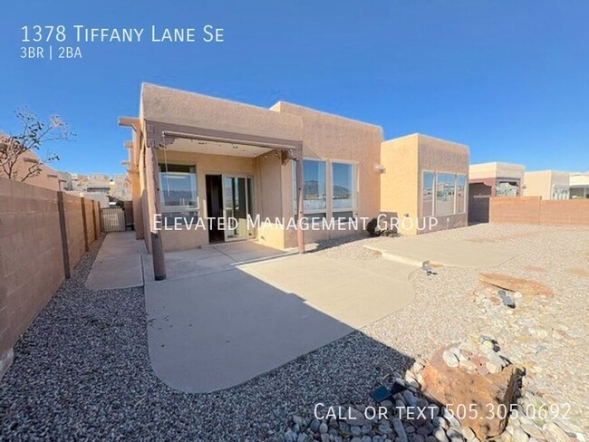 Building Photo - Immaculate 3 bedroom in Rio Rancho! Stunni...