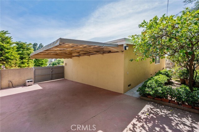 Building Photo - 1935 W 1st St