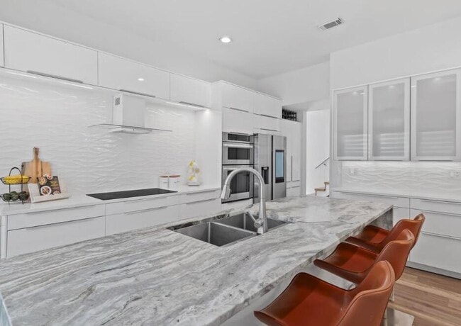 Building Photo - 24 Captiva Cir