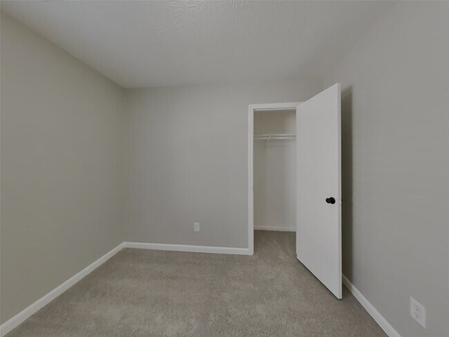 Building Photo - 16229 Summerset Estates Blvd