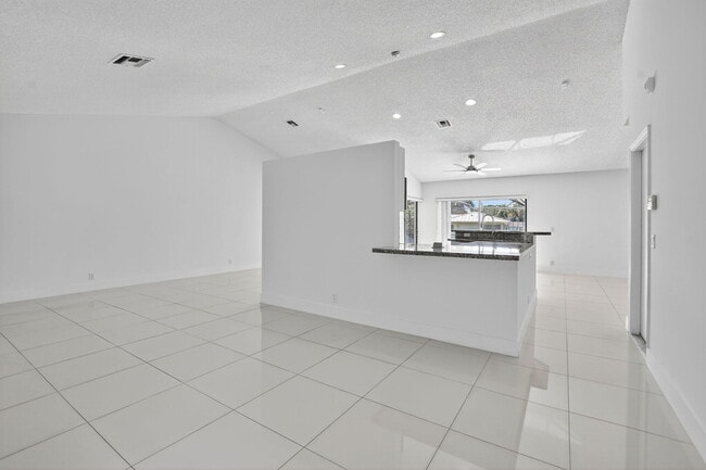 Building Photo - 488 NW 13th St