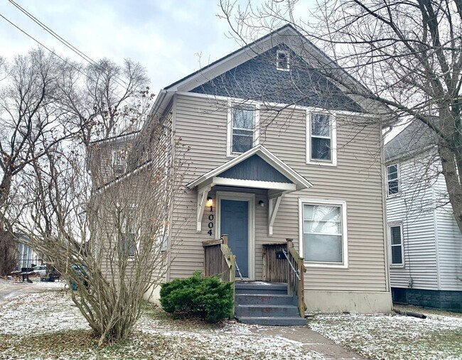 Primary Photo - 1004 E Crosstown Pkwy