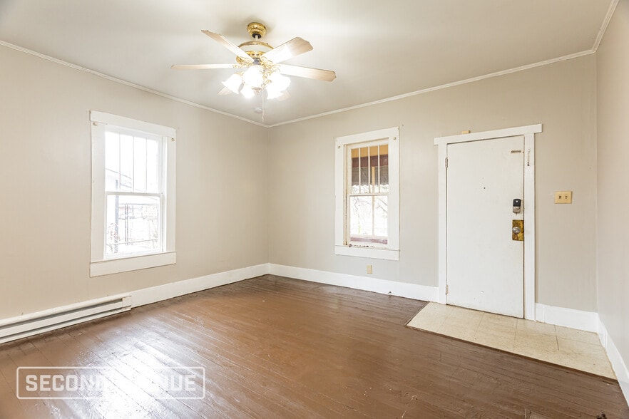 Building Photo - 3401 Hickory Ave SW