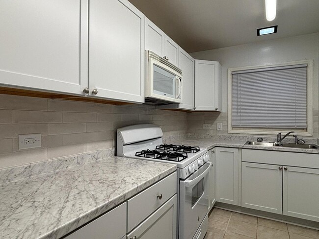 Building Photo - 128 S Hale Ave