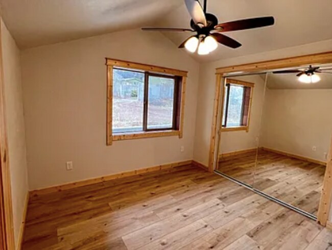 Building Photo - 415 Ashurst Ave