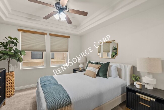 Building Photo - 12044 Hoffman St