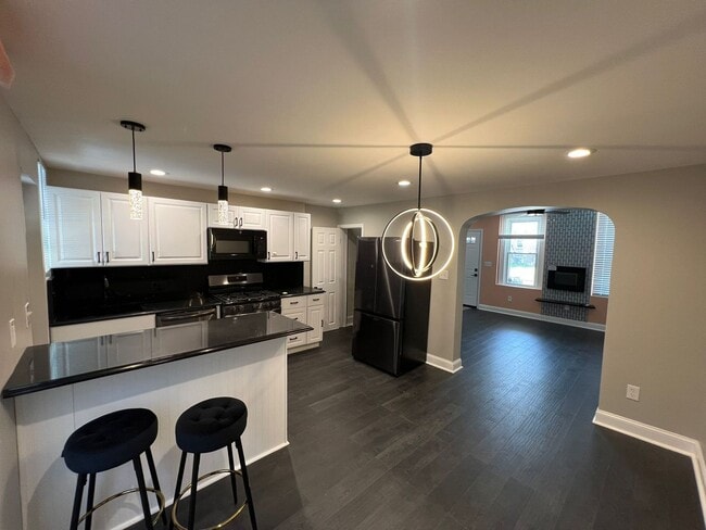 Building Photo - Charming 3 bedroom, 1 bathroom home locate...