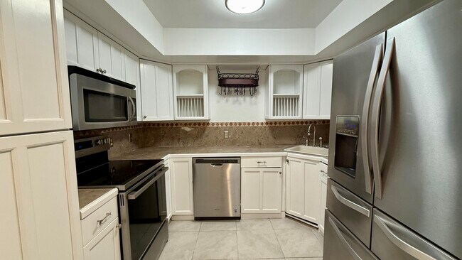 Building Photo - 9243 Green Meadows Way